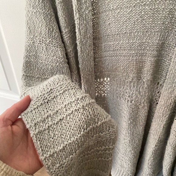Abercrombie gray knit cardigan - Picture 3 of 5